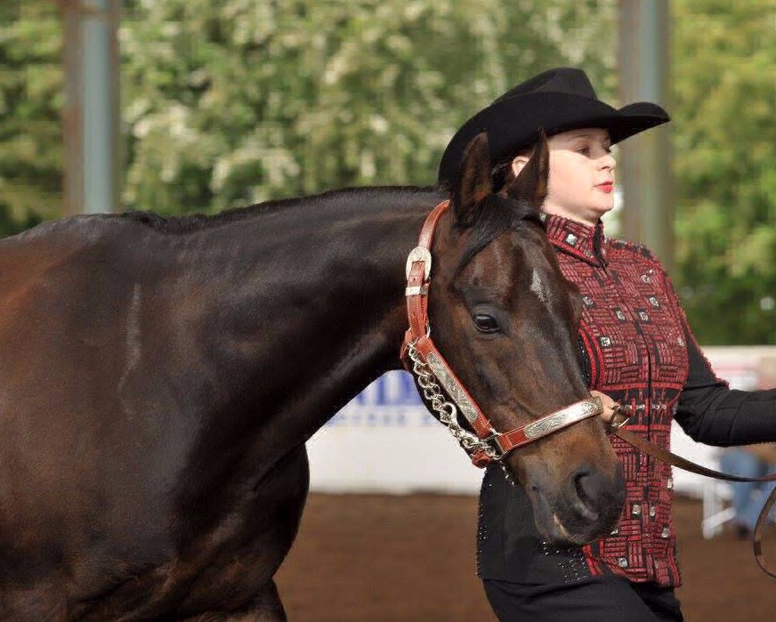 Olivia Plumb competing in her custom Collection 33 Showmanship Jacket 